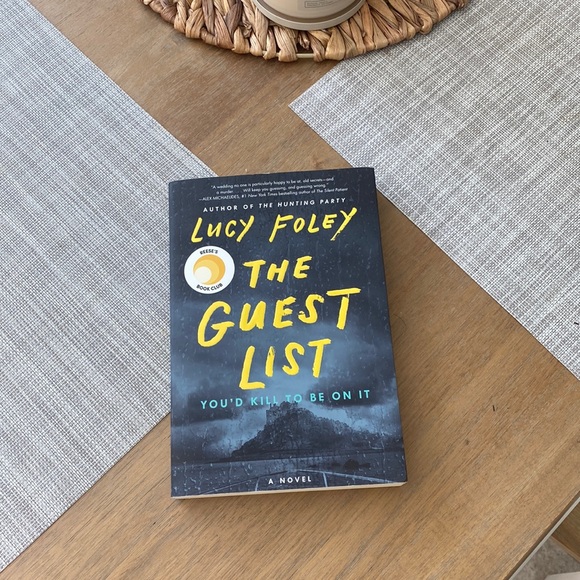 2/$15 - The Guest List - Lucy Foley - Picture 1 of 3